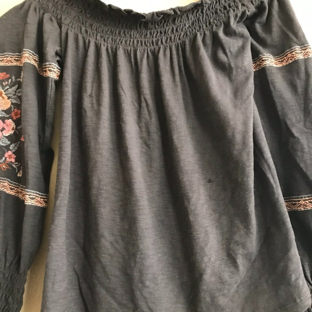 Off-the shoulder gray shirt